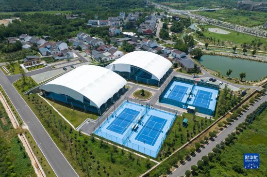 湖北京山：乐享网球生活